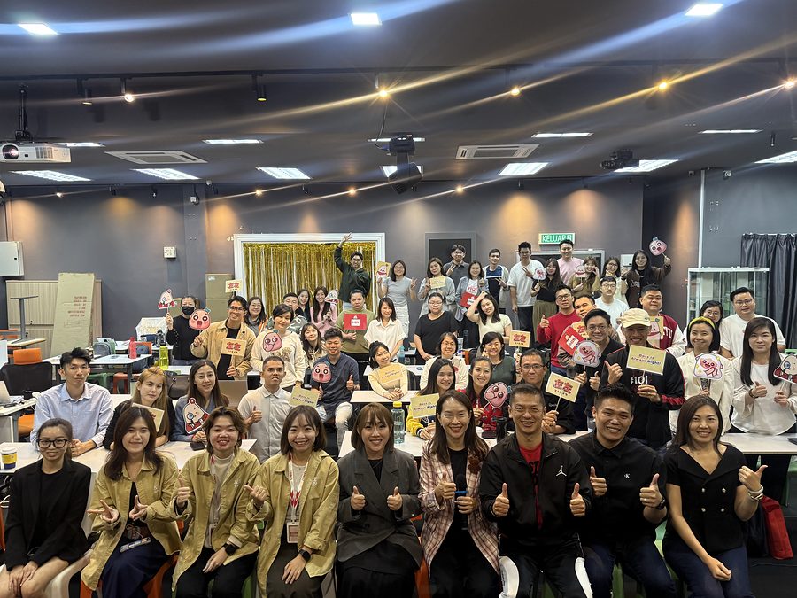 左左 VINJO 与 IQI 团队的企业内训现场